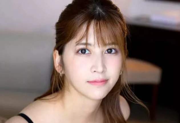 七ツ森りり　顔　目鼻立ちクッキリ美顔